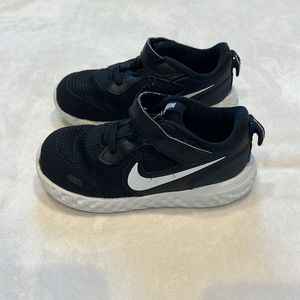 Nike Tennis Shoes